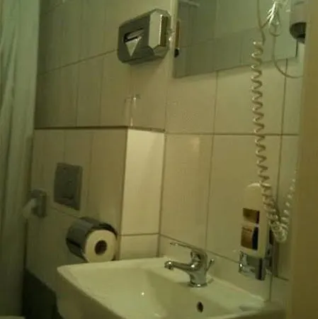 Langerfelder Hof 3* وبرتال